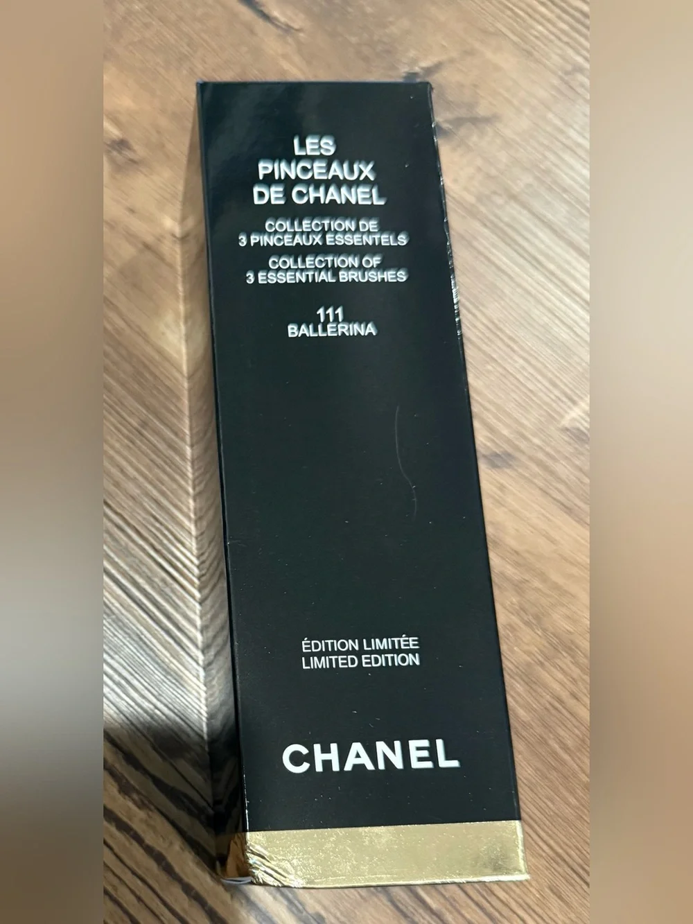 CHANEL BEAUTÊ Set of 3 Makeup Brushes With Case